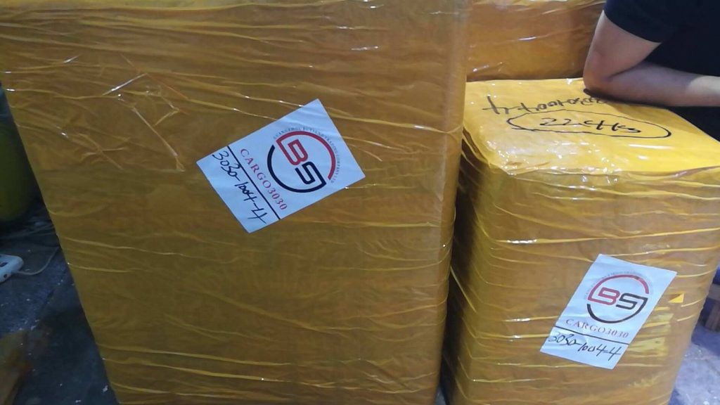 Упакованные партии мелкого товара с наклейками Cargo 3030